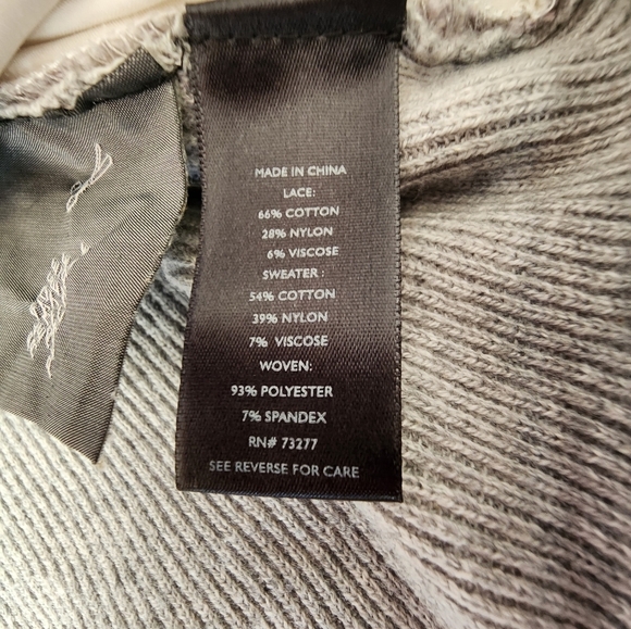 Share Simply Vera Wang Gray Crew Neck Front Lace White Women's Shirt Size L - Picture 3 of 7